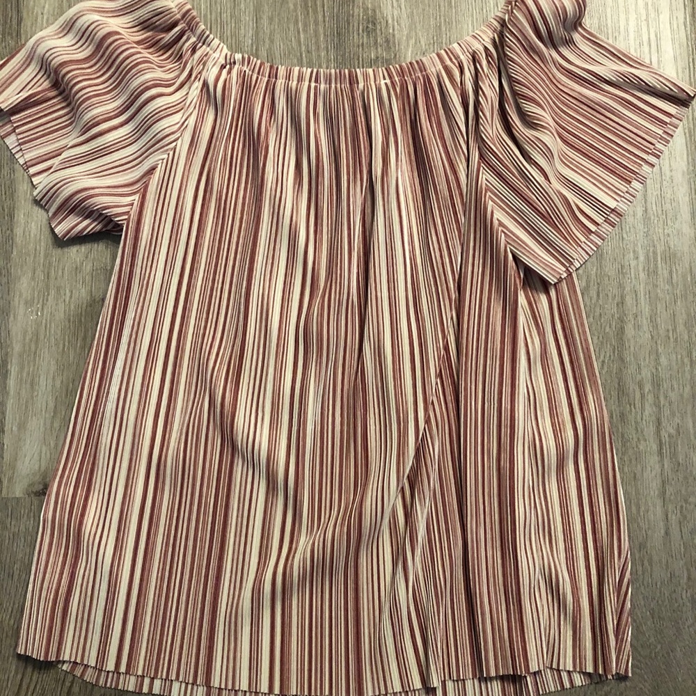 Striped top, off the shoulder